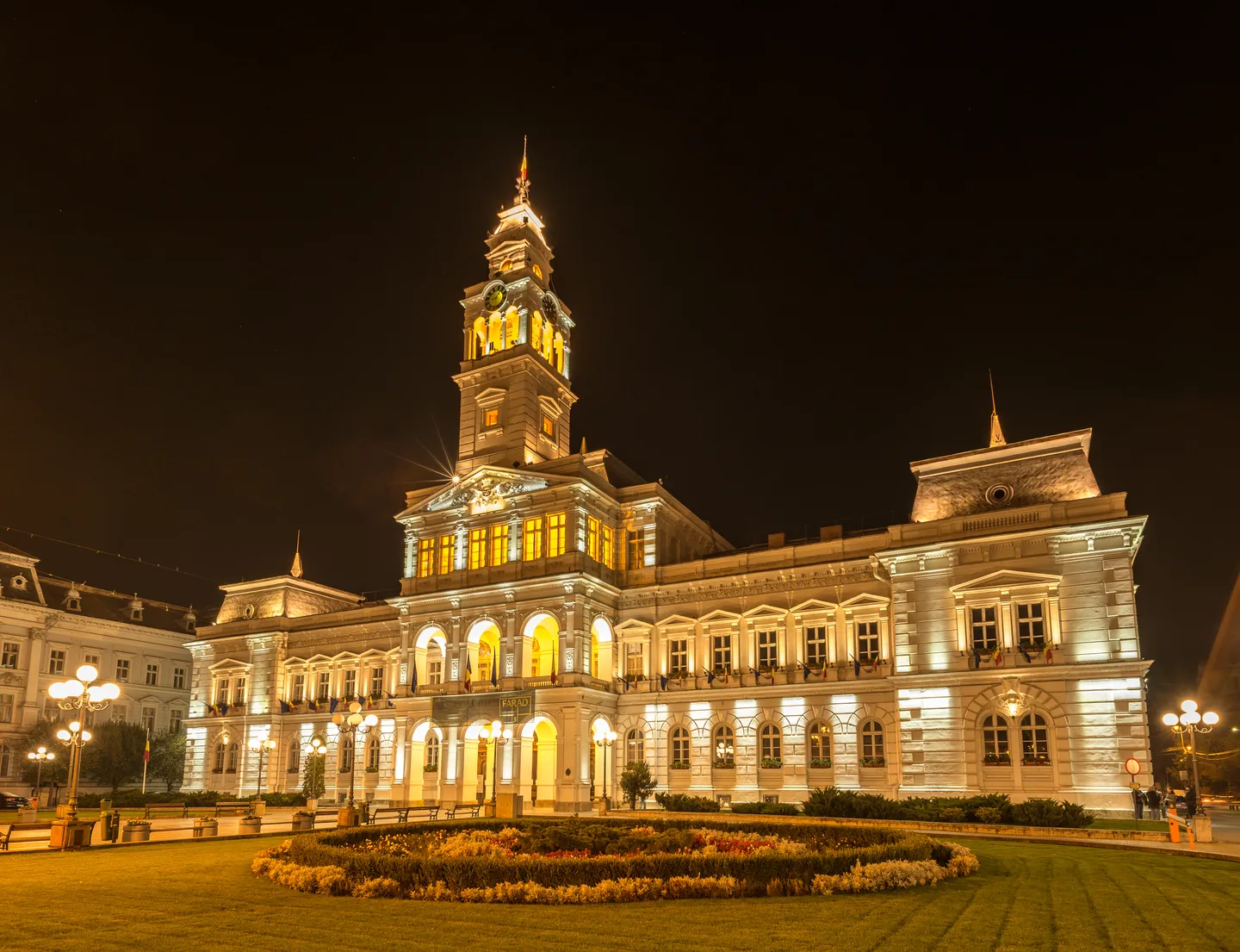 Palatul Administrativ din Arad, iluminat noaptea