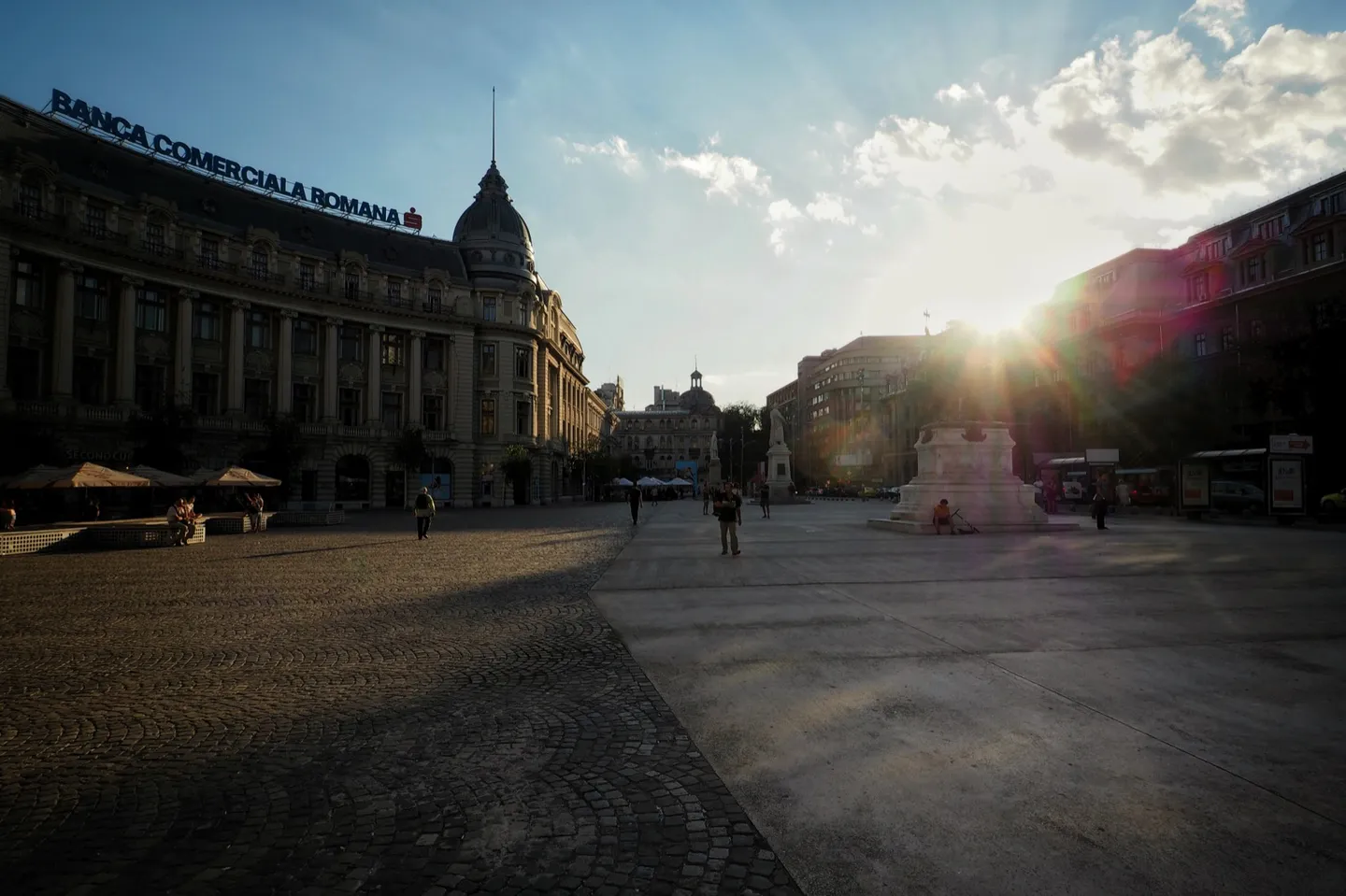 Piața Universității din București la apus