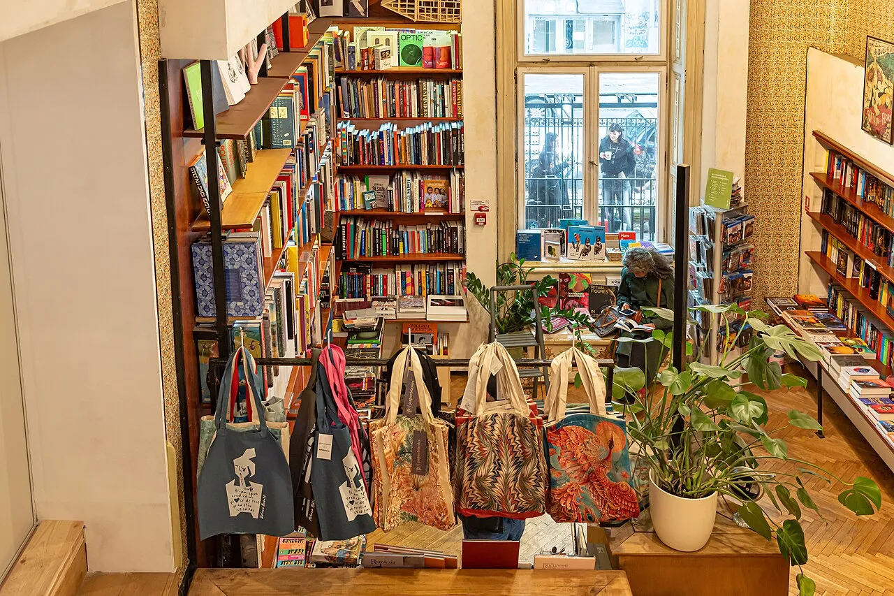 Interiorul librăriei Cărturești Verona, în aprilie 2024.