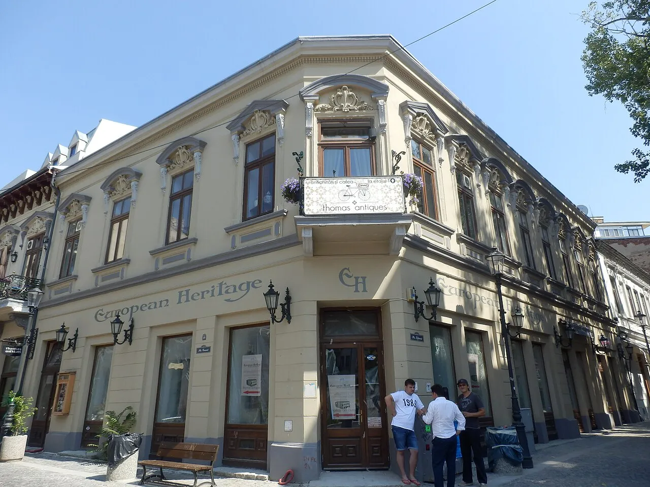 Exteriorul City Grill Covaci, București, 2013