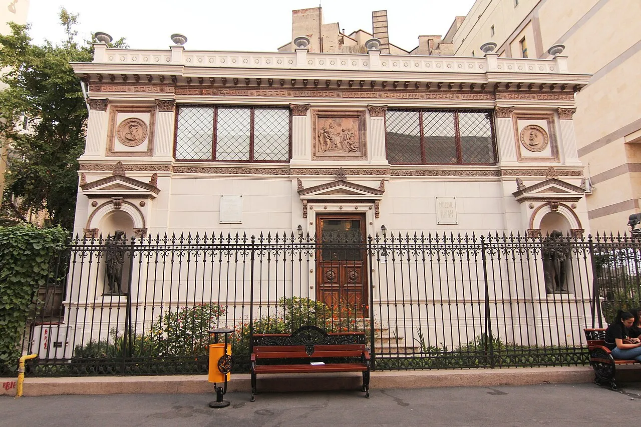 Exteriorul Muzeului Theodor Aman