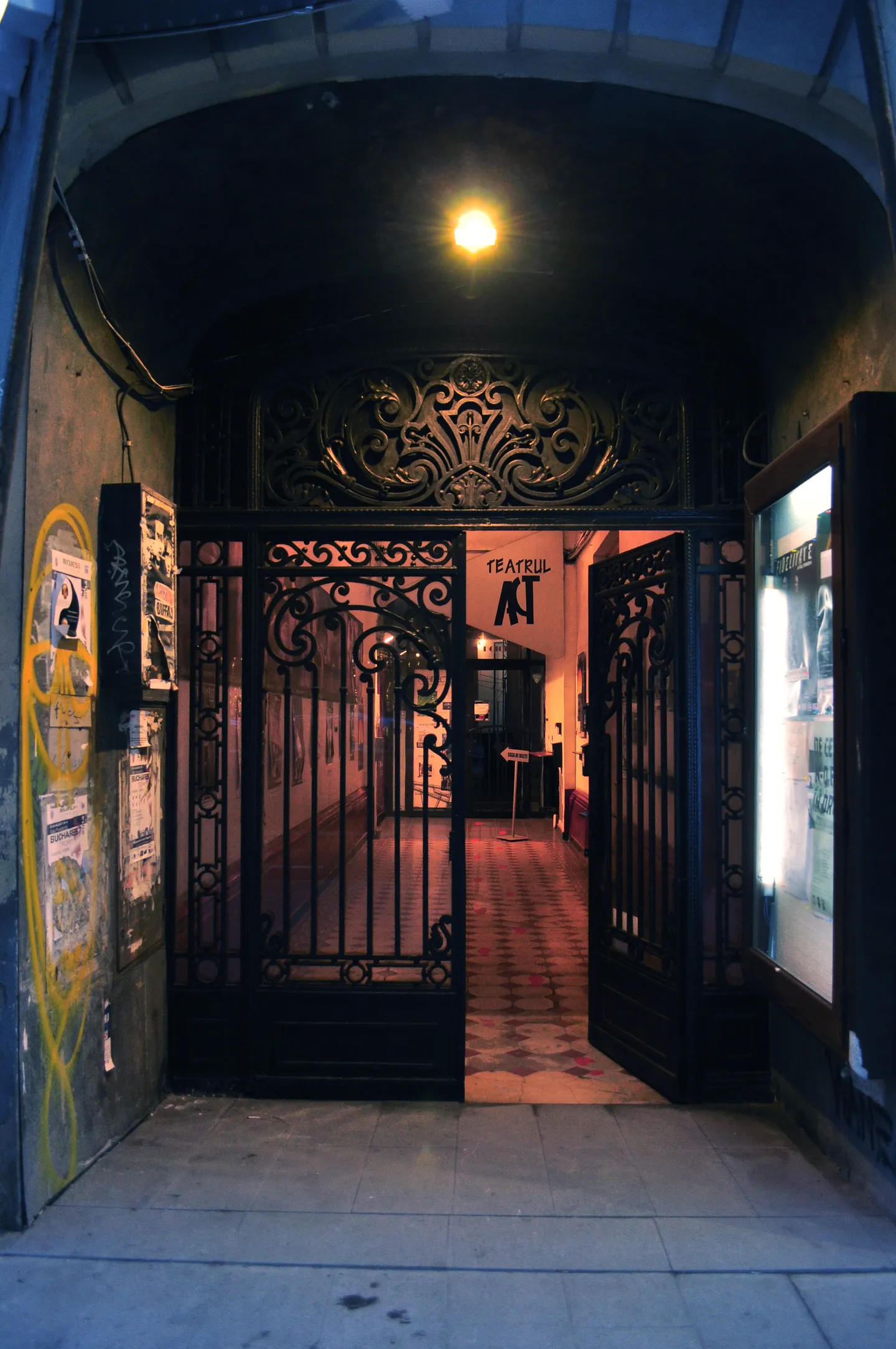 Intrarea Teatrului ACT de pe Calea Victoriei, București, 2014